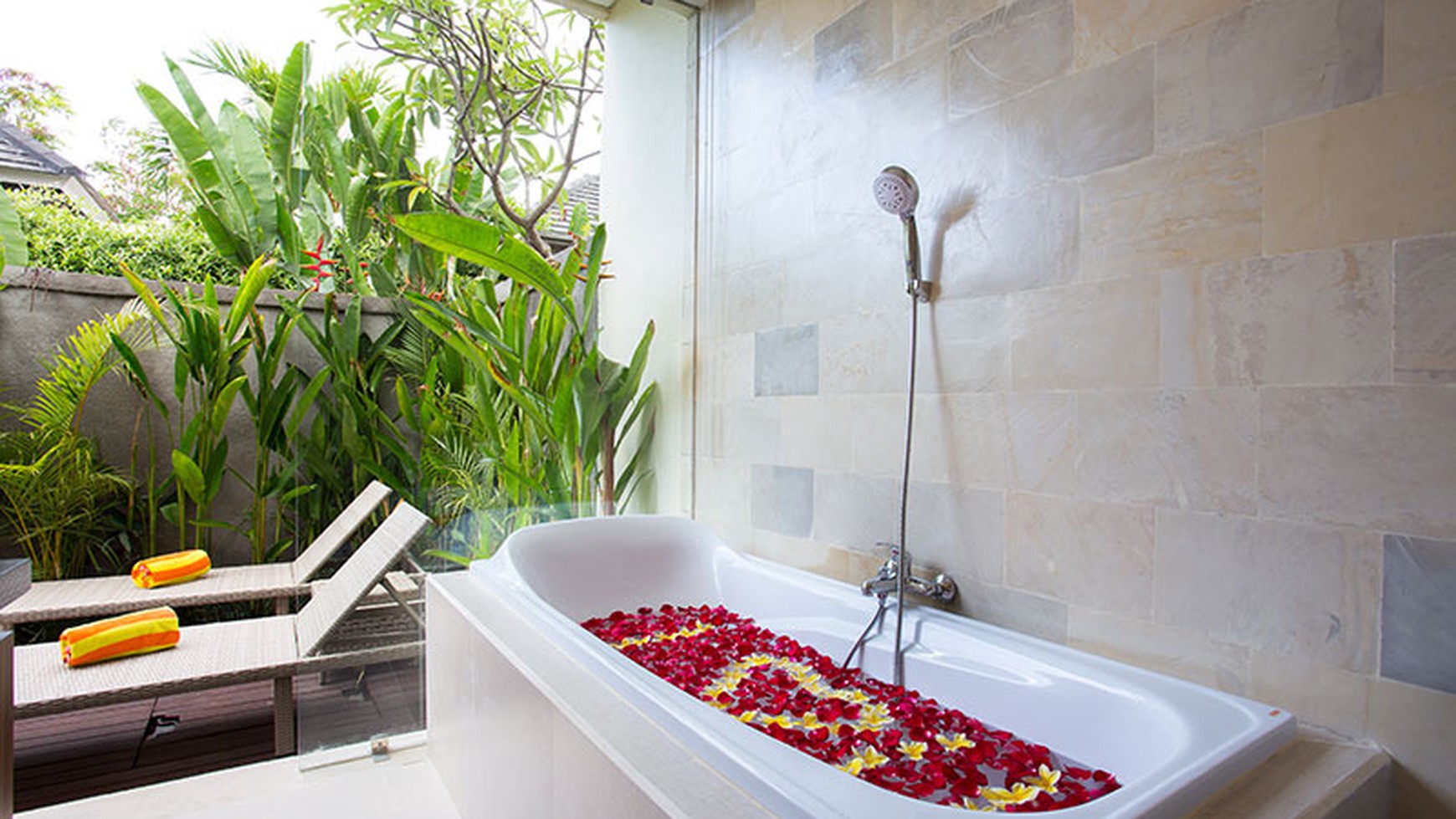 14 Private Luxury Villas embellished with minimalist tropical gardens in Great Location Gianyar