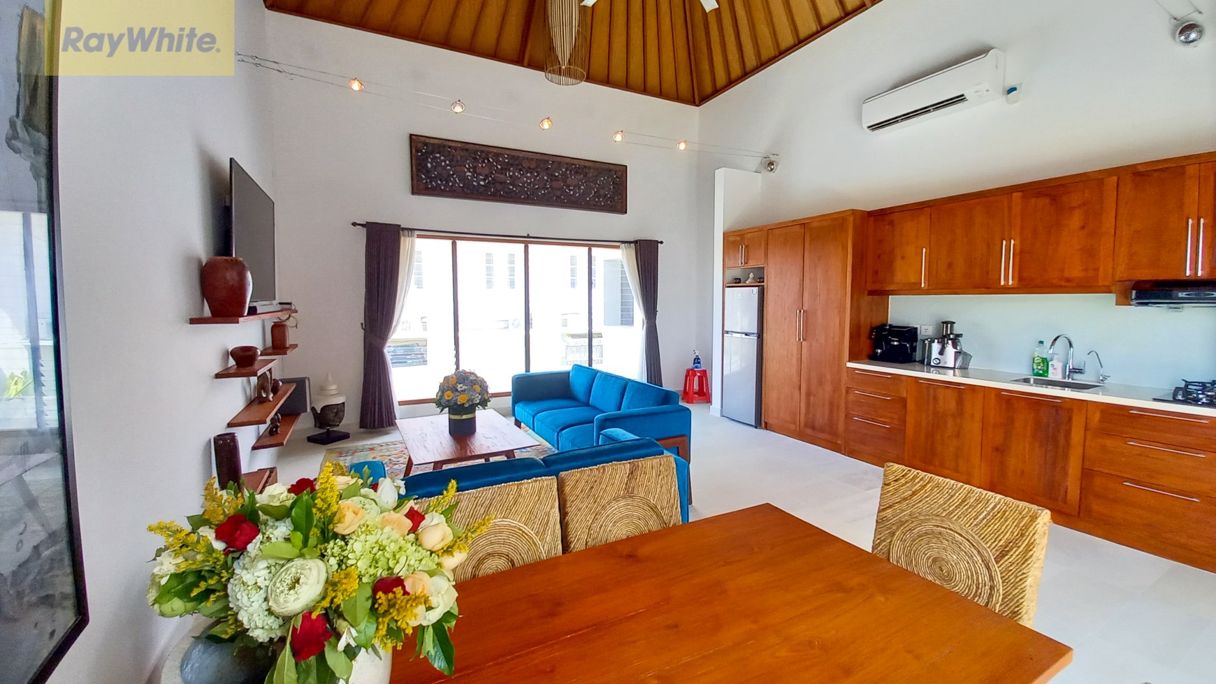 State-of-the-art modern villa in central Seminyak