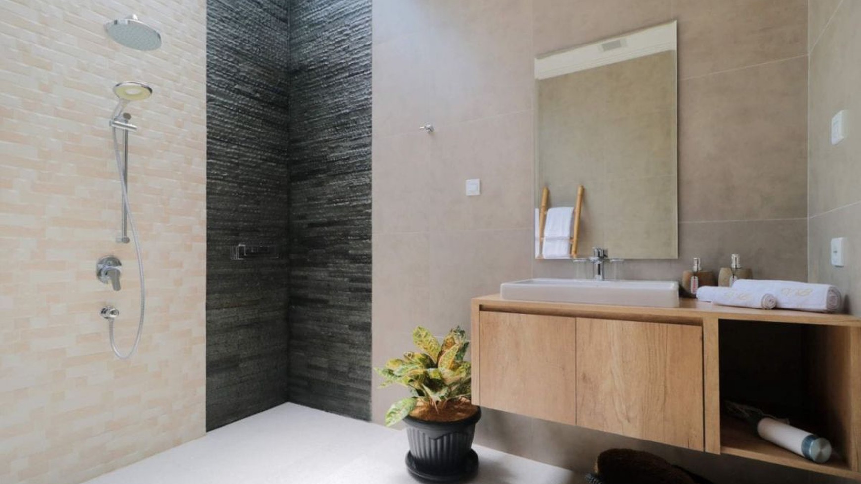 Villa Freehold with big garden in a quiet location,  good for investment Ungasan Bali