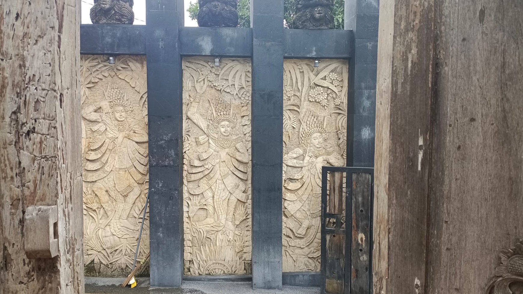 Vllla 4 Bedrooms In great Area Renon Denpasar Bali