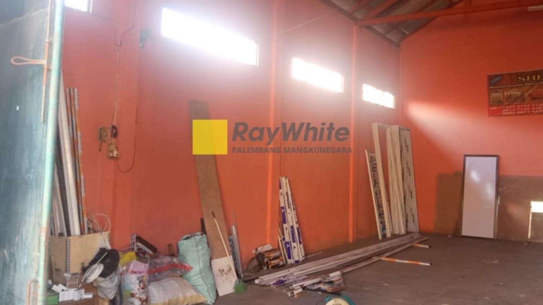 DIJUAL GUDANG BESERTA BEDENG 3 PINTU