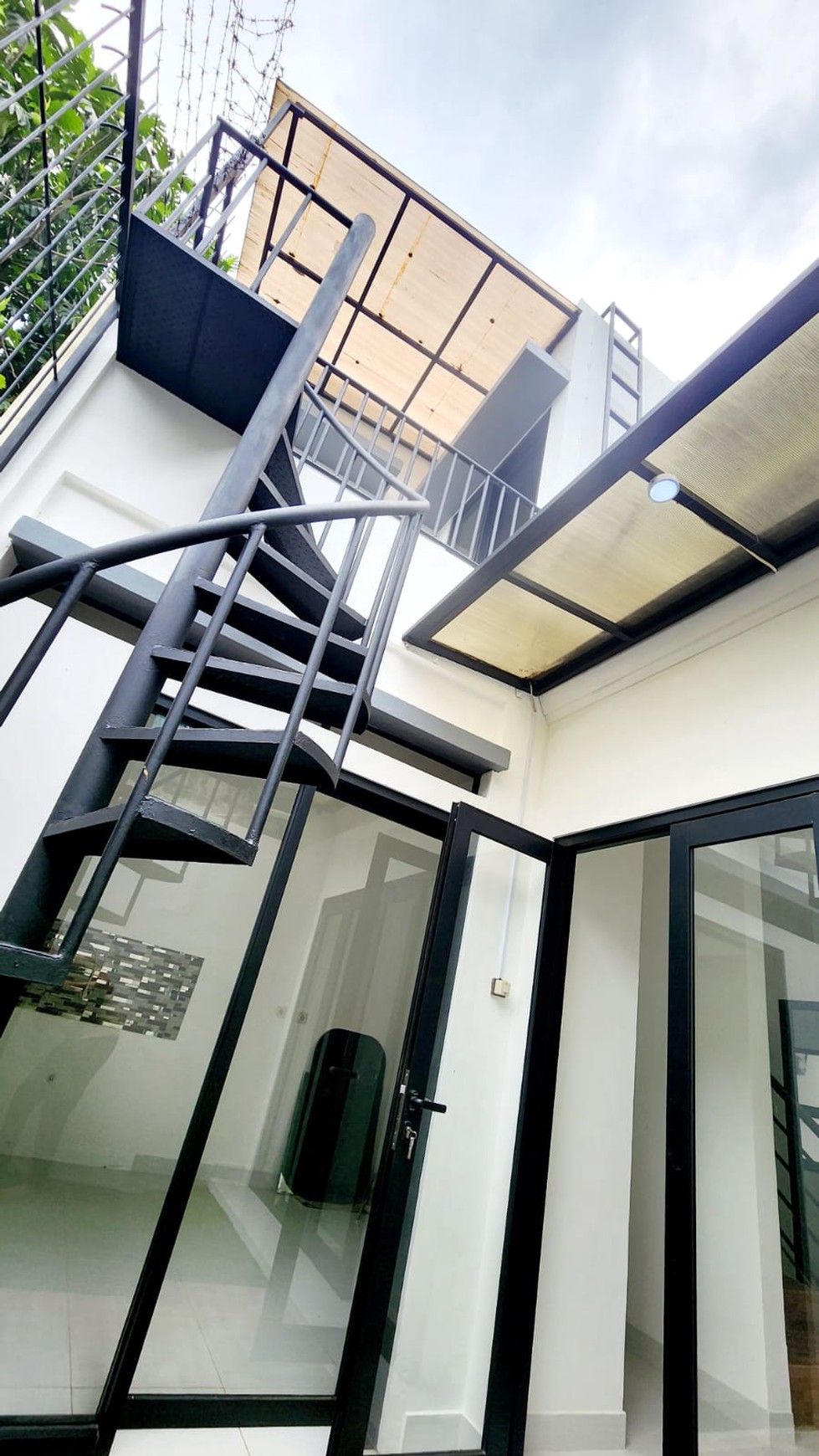 Rumah 2 Lantai Full Renovasi dalam Cluster One Gate System