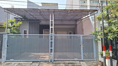 Rumah 1 1/4 lantai siap huni , lokasi belakang MKG di Jl. Kelapa Lilin 