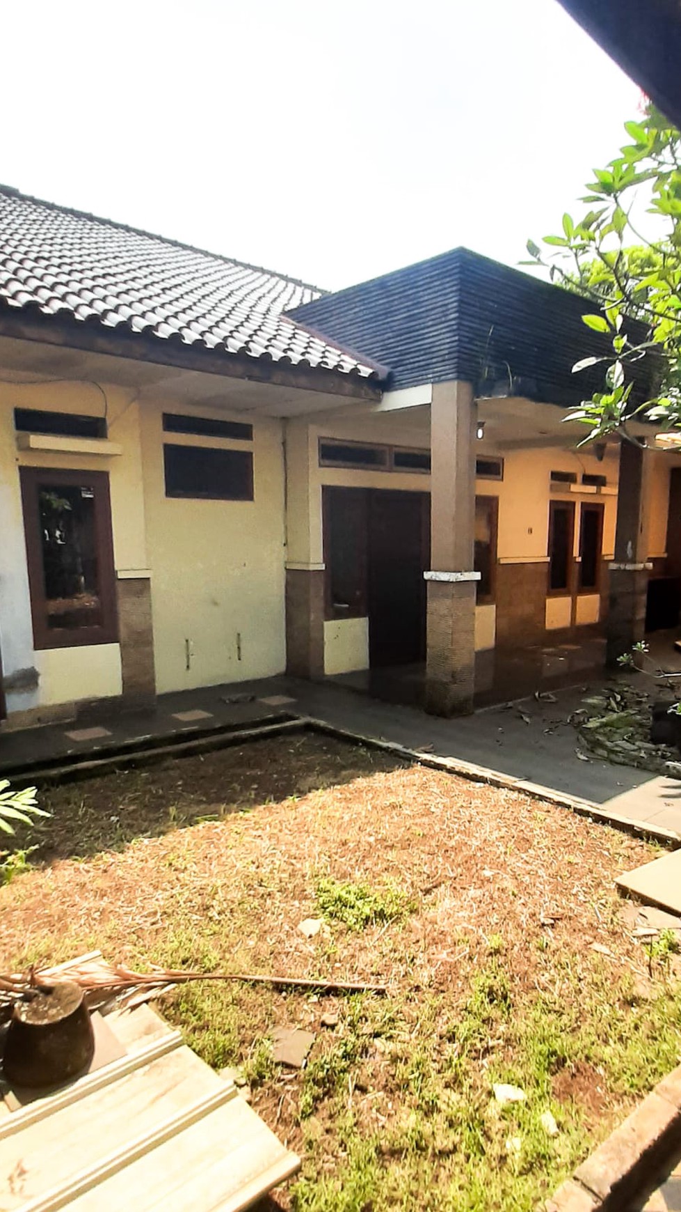 Rumah Lokasi Strategis dekat Jalan Utama @Pondok Labu