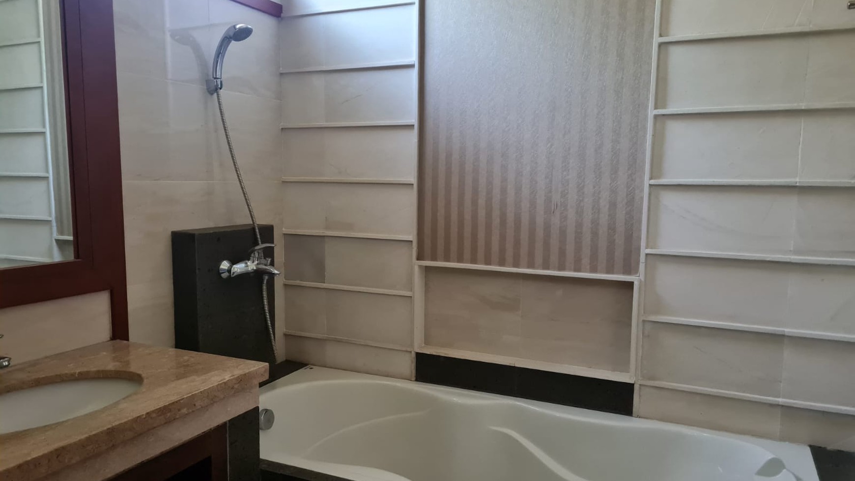 Rumah Hitung Tanah Area Cipete