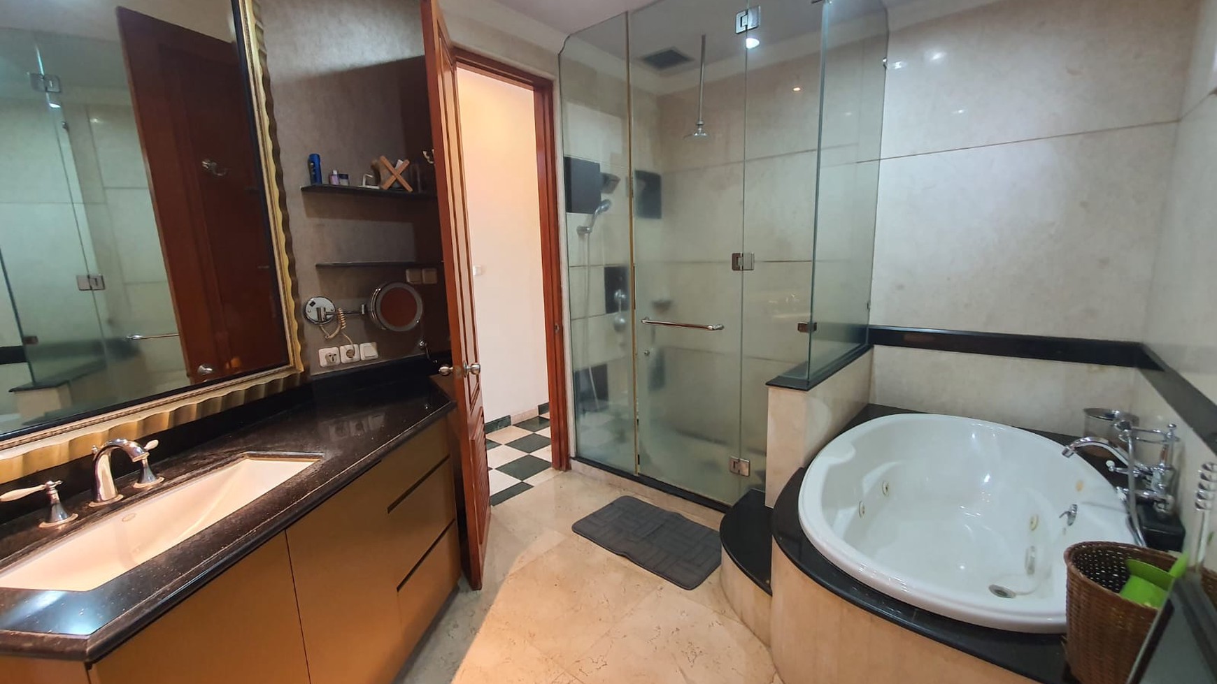 Rumah Hitung Tanah Area Cipete