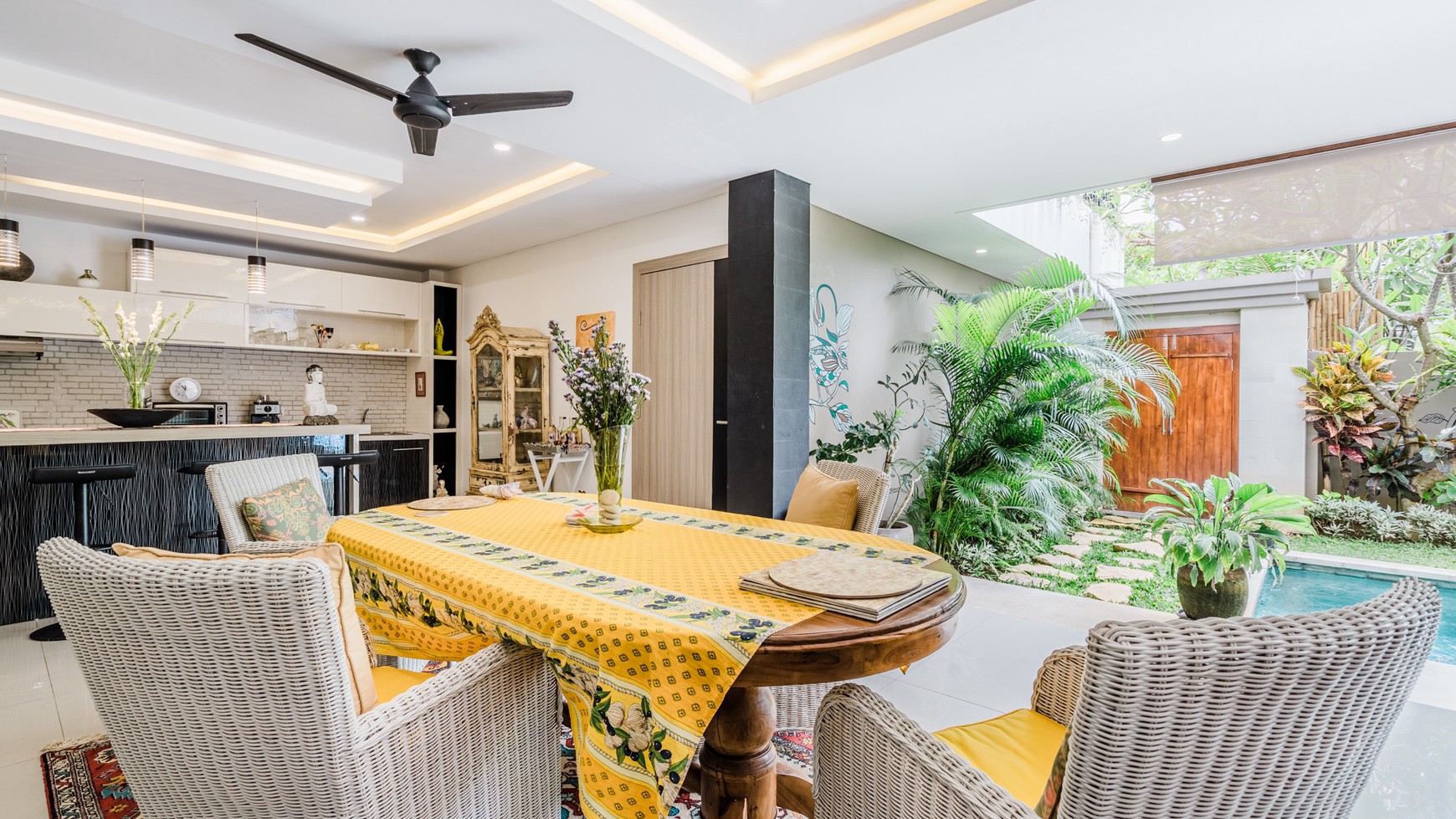 Villa Leasehold 4 Bedrooms in Heart Of Seminyak