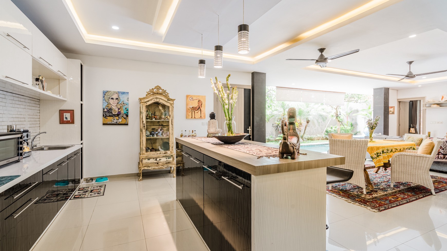 Villa Leasehold 4 Bedrooms in Heart Of Seminyak