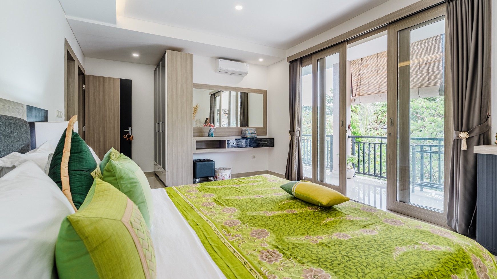 Villa Leasehold 4 Bedrooms in Heart Of Seminyak