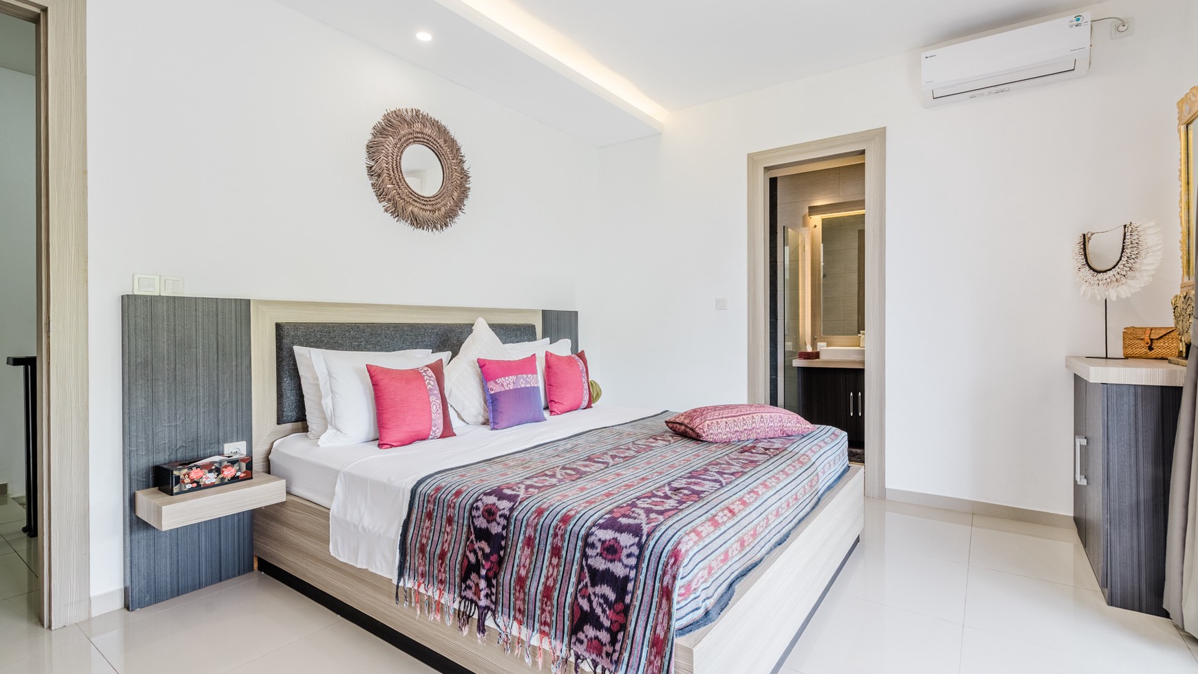 Villa Leasehold 4 Bedrooms in Heart Of Seminyak