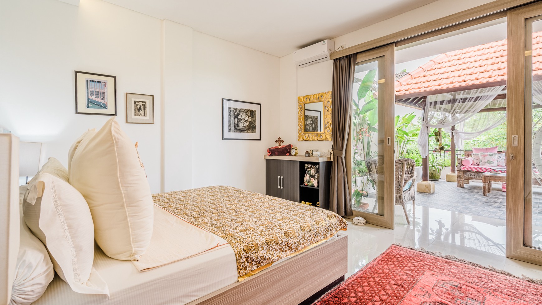 Villa Leasehold 4 Bedrooms in Heart Of Seminyak