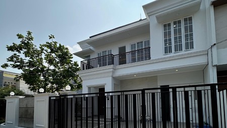 Rumah Elegan Desain American Classic di Lebak Bulus, Jakarta Selatan