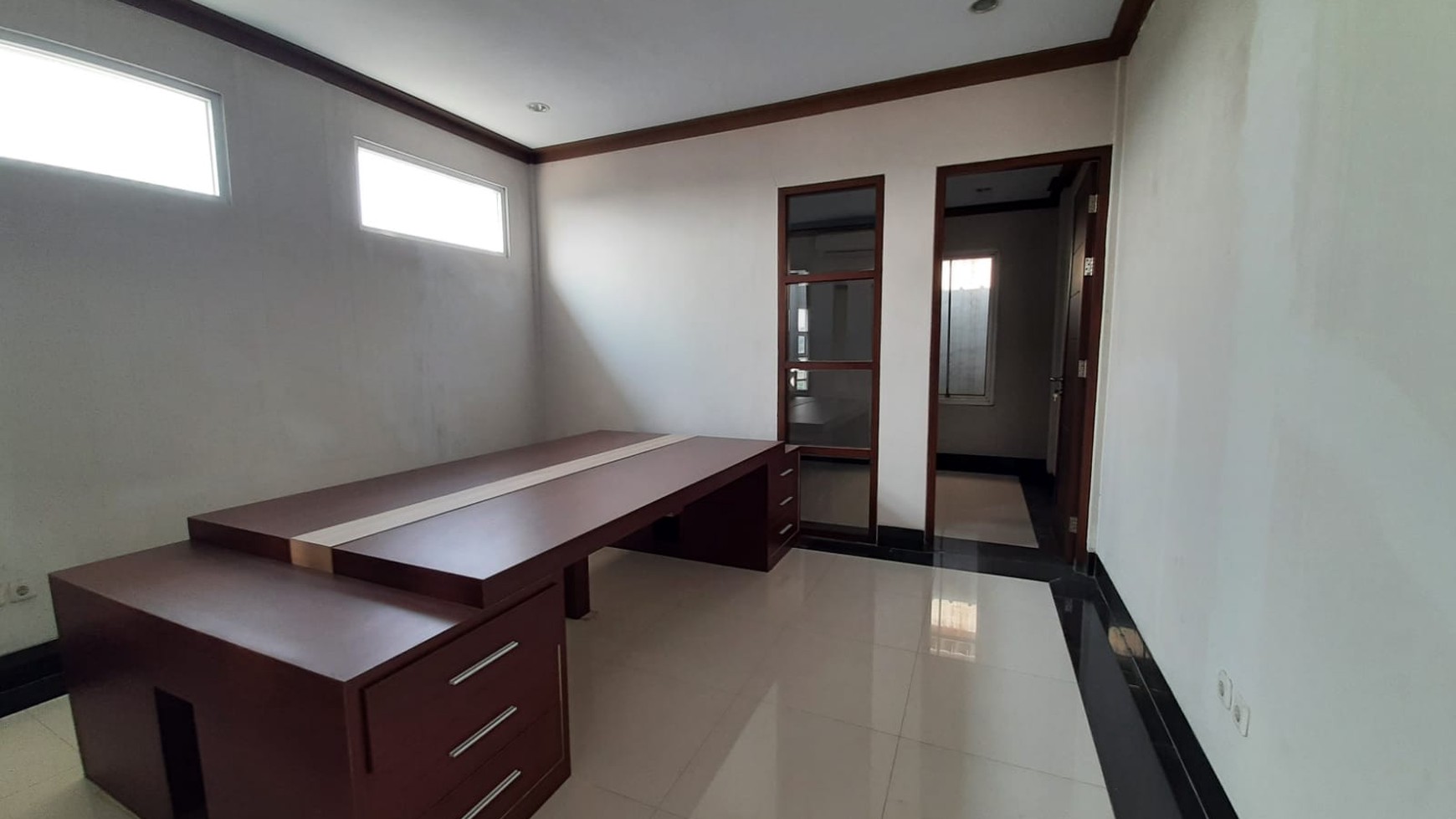 Ruko bagus lokasi strategis, cocok untuk kantor di Bintaro 