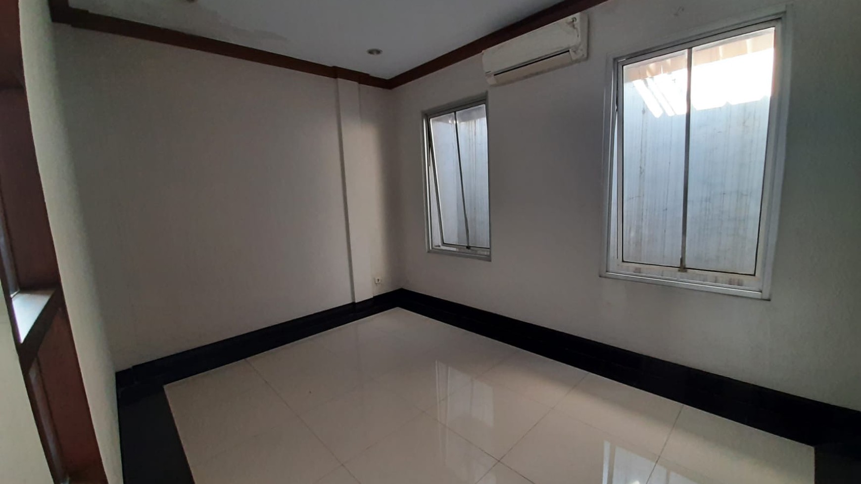 Ruko bagus lokasi strategis, cocok untuk kantor di Bintaro 