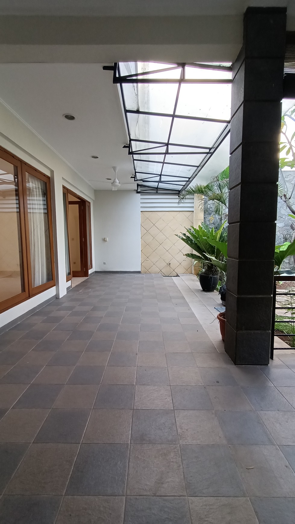 Modern House At Primary area Kemang, South Jakarta 