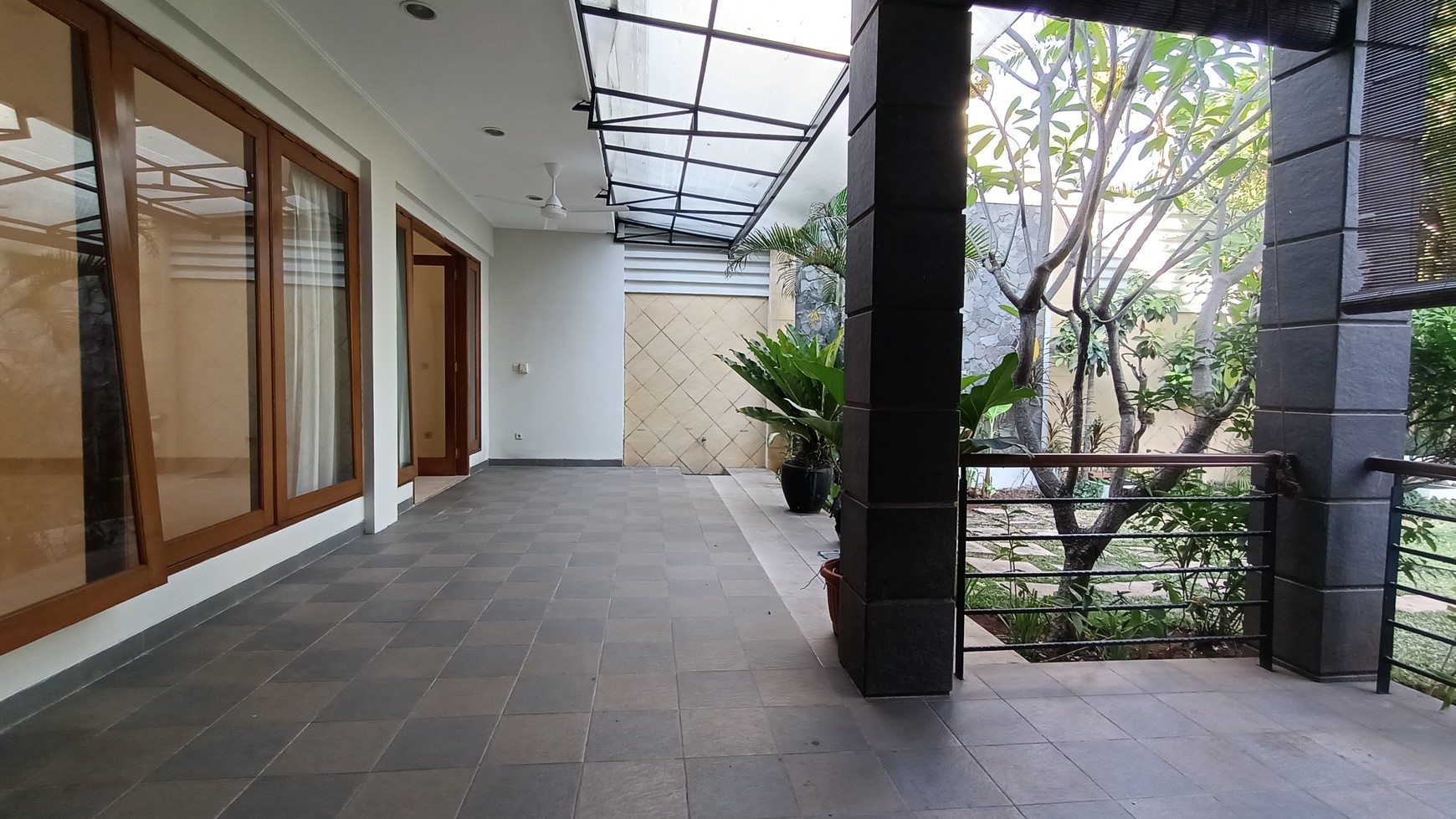 Modern House At Primary area Kemang, South Jakarta 