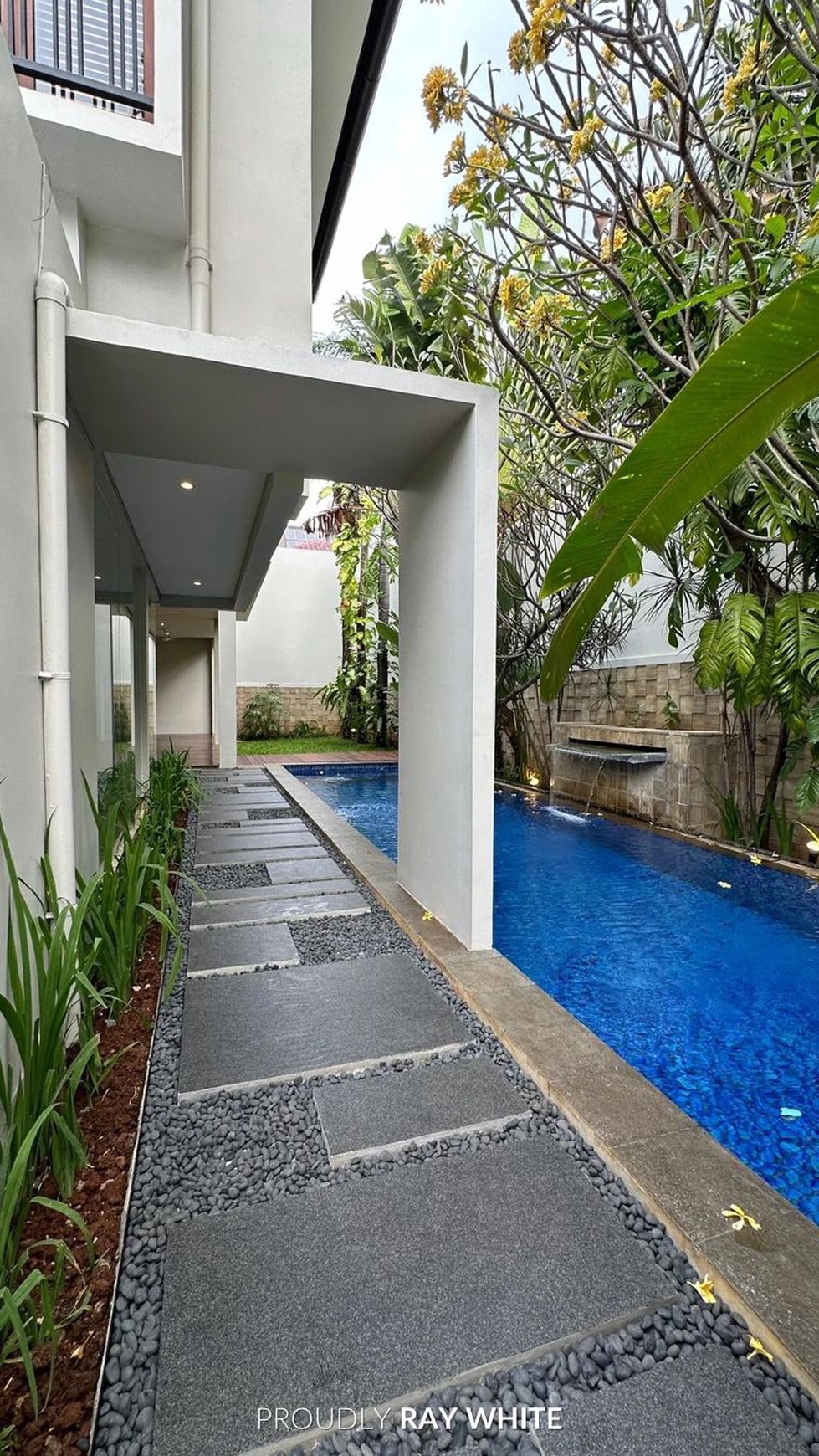 Modern Tropical House For Sale at Gaharu Cipete, Kebayoran Baru