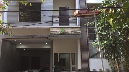 Rumah 3 Lantai di Tebet Barat Dalam, Jakarta Selatan