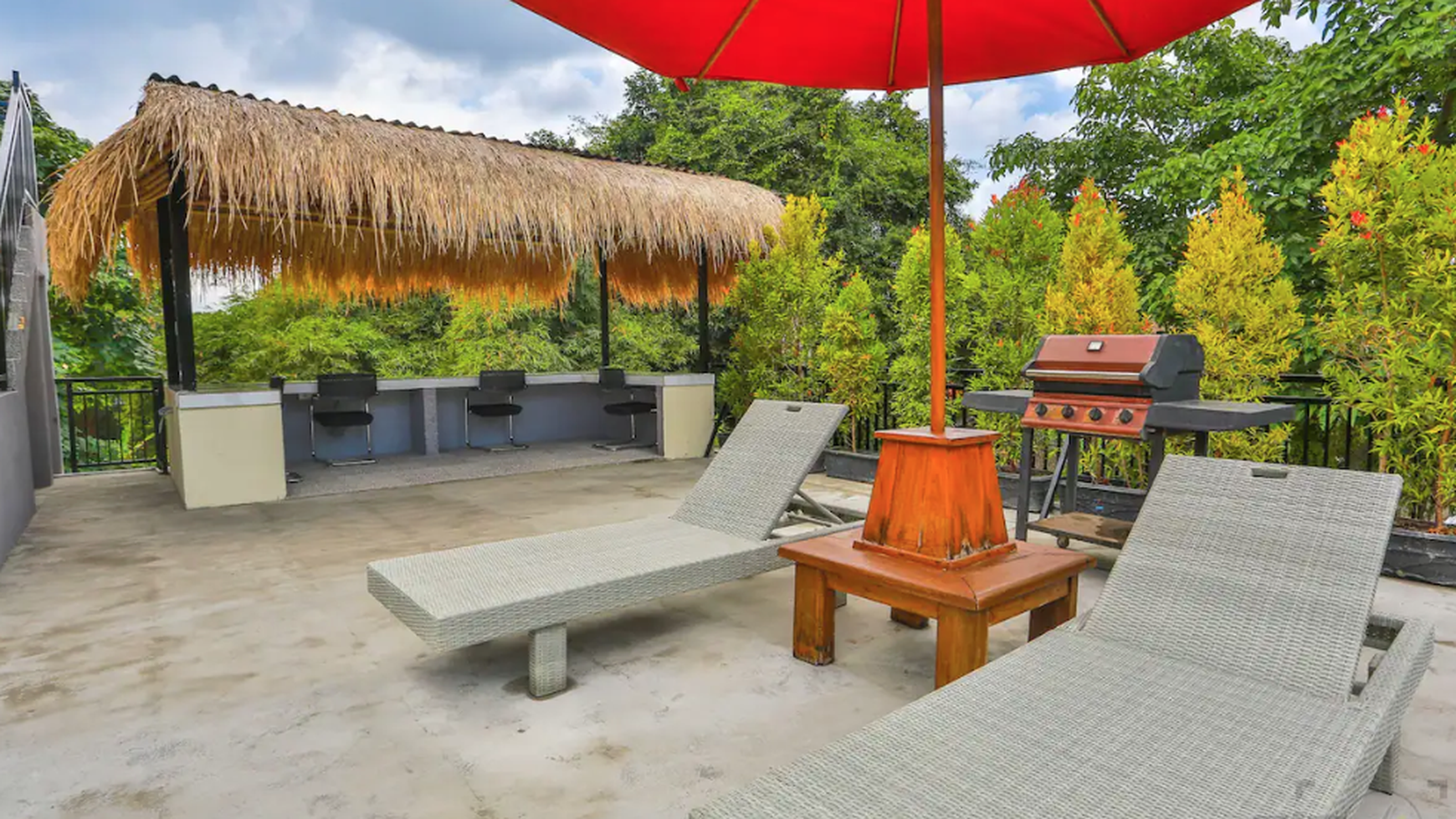 RARE ! Highly Profitable 27 Bedroom Villa In Canggu Bali