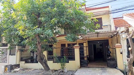 Rumah di Rungkut Asri Timur Surabaya Timur, Cocok untuk usaha Kos - kosan, ada 11 Kamar, 2 Lantai, dekat Kampus UPN