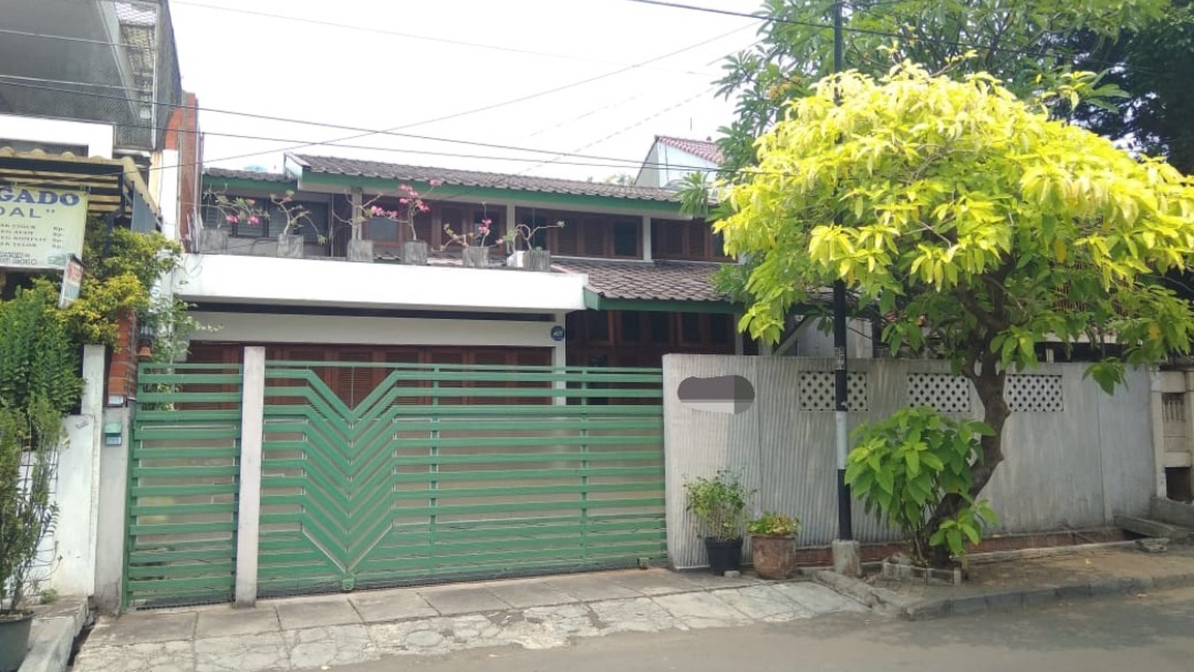 Rumah bagus dan luas Puri Indah