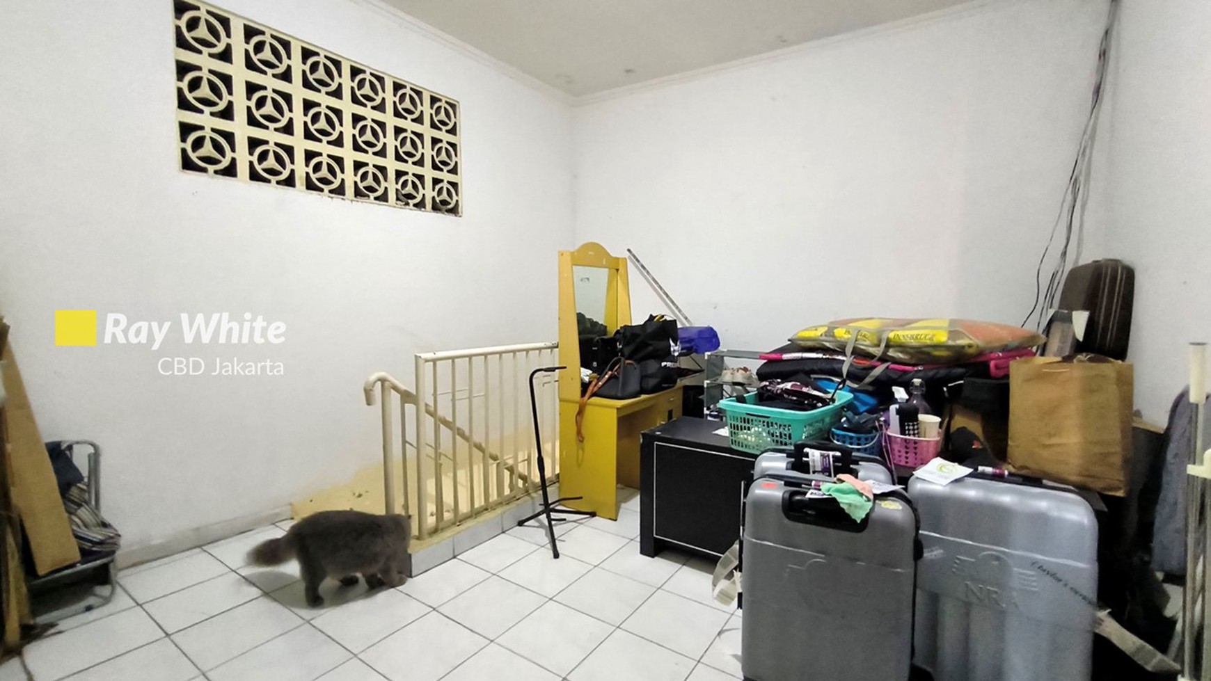 Rumah Lama Butuh Renovasi Lokasi Strategis di TEBET