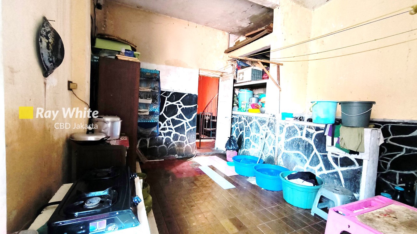 Rumah Lama Butuh Renovasi Lokasi Strategis di TEBET