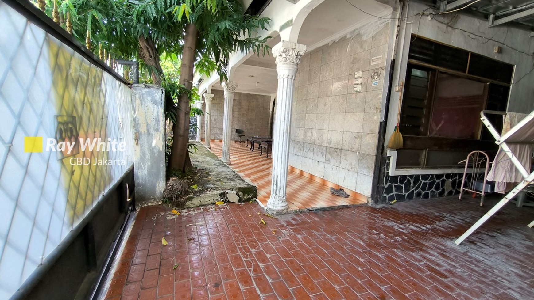 Rumah Lama Butuh Renovasi Lokasi Strategis di TEBET