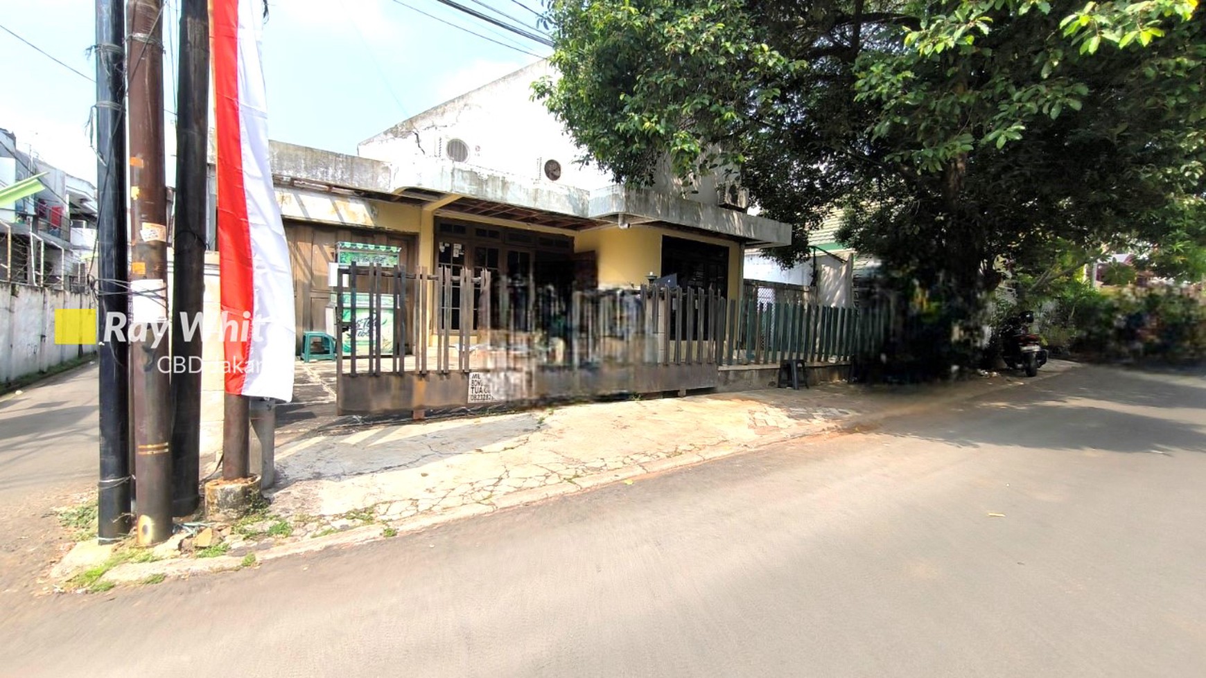 RUMAH TUA HITUNG TANAH LOKASI STRATEGIS DI TEBET - DIJUAL CEPAT