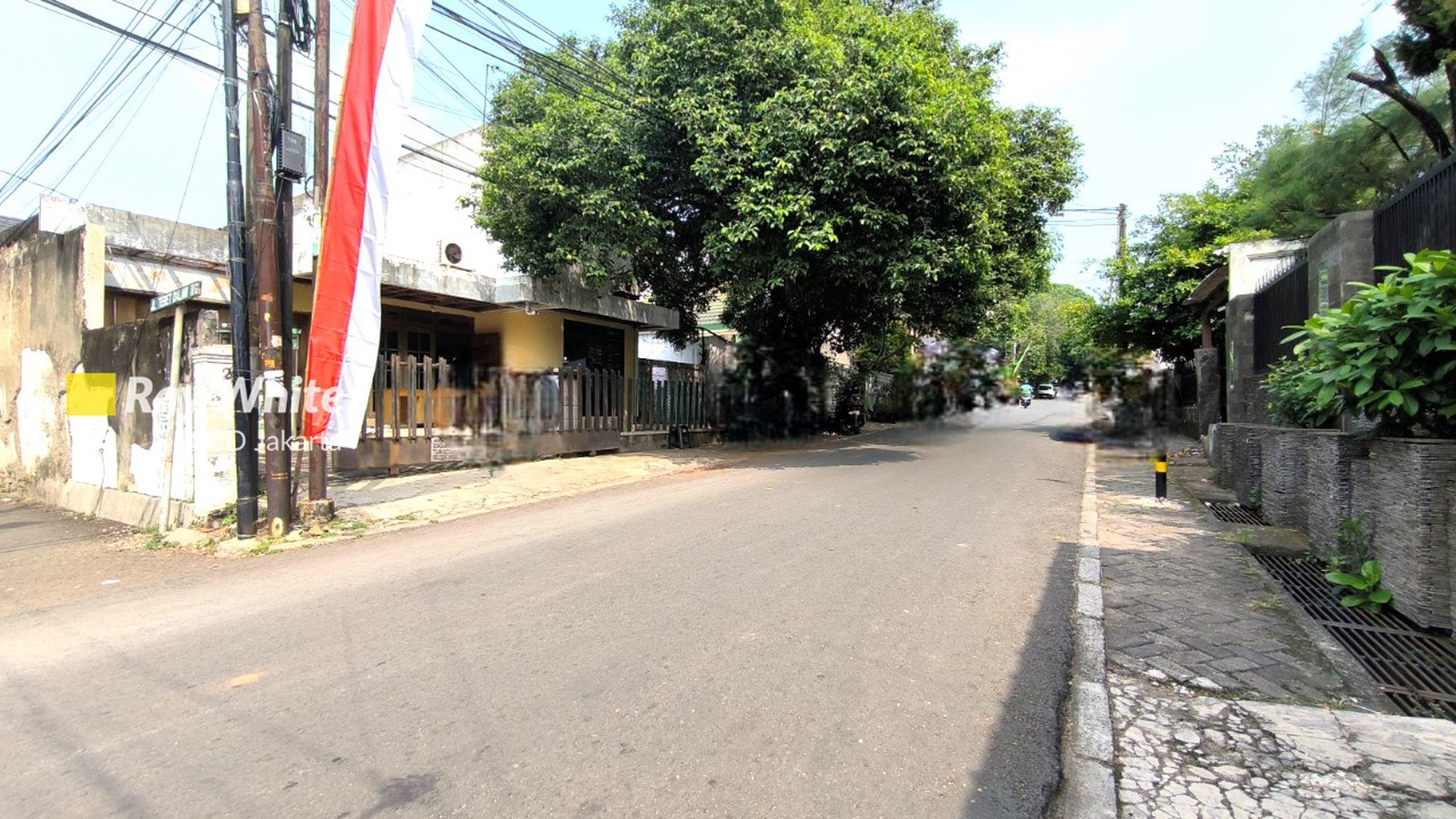 RUMAH TUA HITUNG TANAH LOKASI STRATEGIS DI TEBET - DIJUAL CEPAT