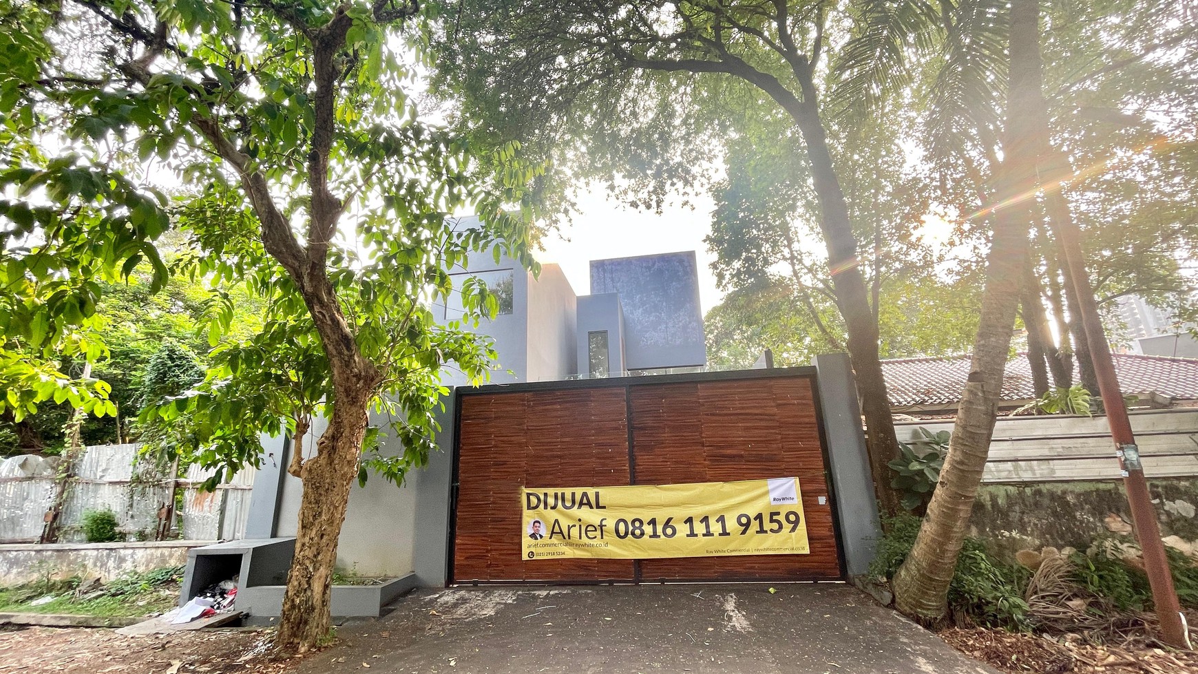 Rumah Baru Dijual di Cilandak, Taman Wijayakusuma I - Luas Tanah 293m&#xb2;, Bangunan 370m&#xb2;