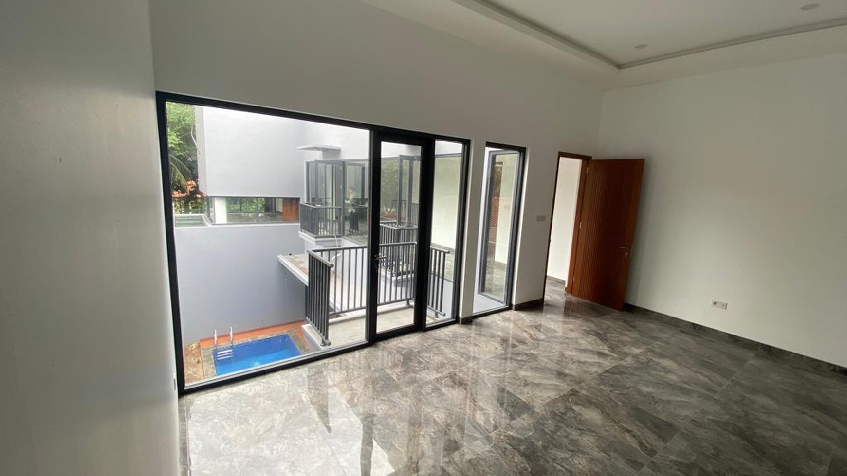 Rumah Baru Dijual di Cilandak, Taman Wijayakusuma I - Luas Tanah 293m&#xb2;, Bangunan 370m&#xb2;