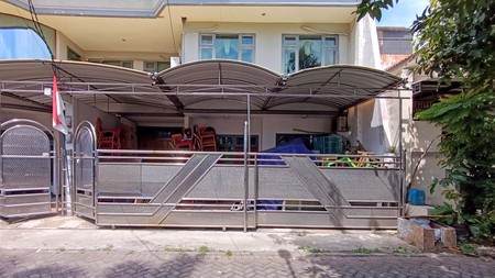 Dijual Rumah 2 Lantai di Rungkut, Dekat MERR dan Fasilitas Umum, Dalam Perumahan