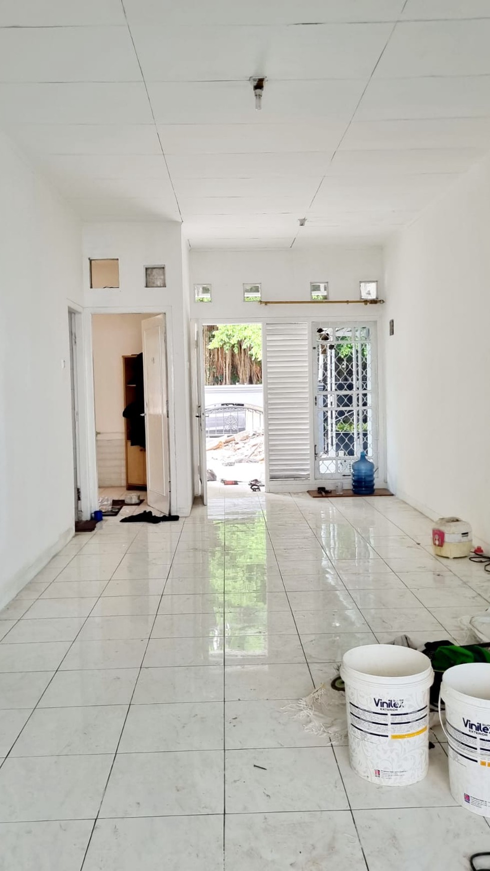 Rent. Rumah pinggir jln raya di Kencana Loka, BSD. 