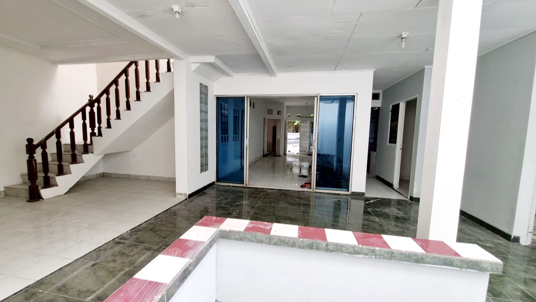 Rent. Rumah pinggir jln raya di Kencana Loka, BSD. 