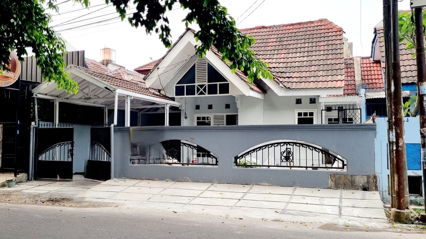 Rent. Rumah pinggir jln raya di Kencana Loka, BSD. 