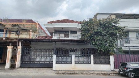 Rumah Bagus 2 Lantai di Mainroad Taman Holis Indah