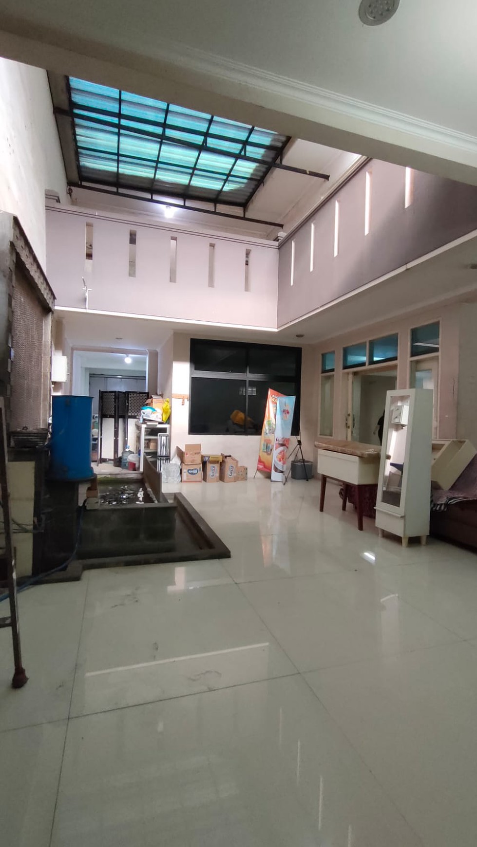 Rumah Asri Terawat di Mainroad Taman Holis Indah