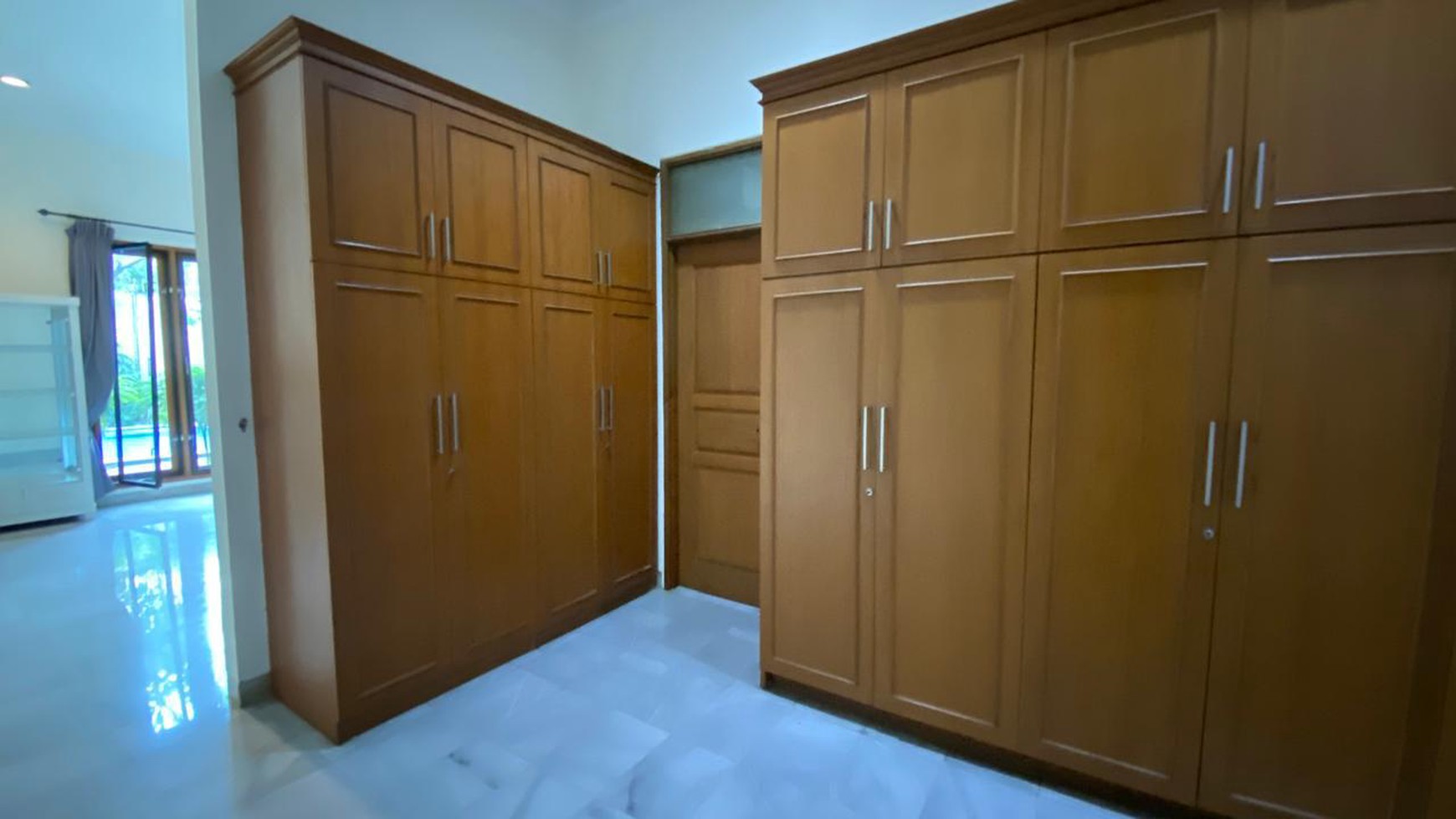 Rumah tinggal asri DiAmpera Jakarta Selatan, furnished dan siap huni