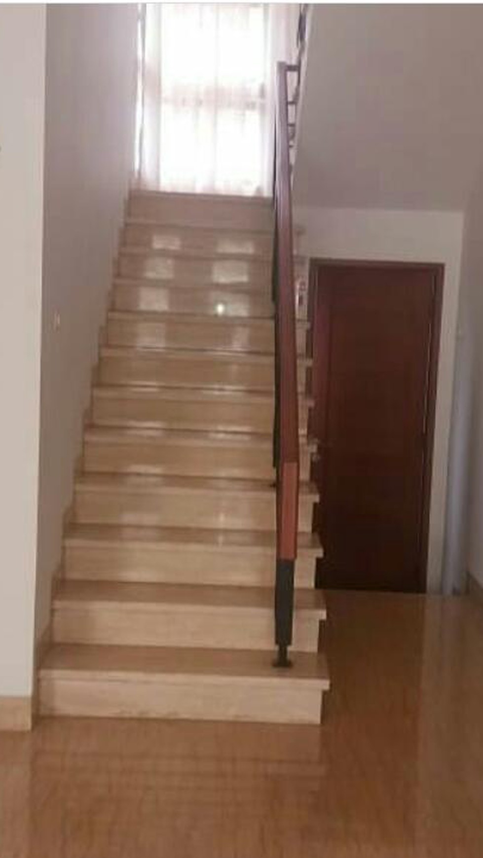 Dijual rumah didalam cluster + swimming pool  Jakarta selatan.