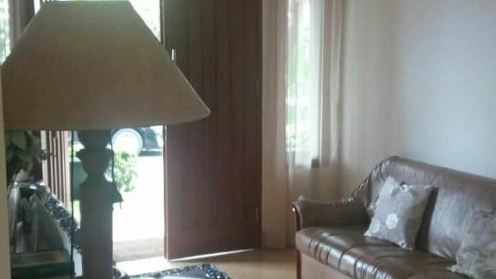 Dijual rumah didalam cluster + swimming pool  Jakarta selatan.