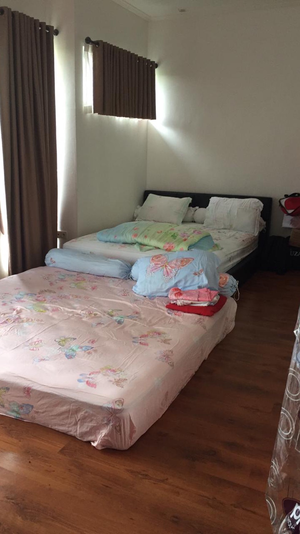 Dijual rumah nyaman diriver valley, lebak bulus