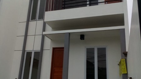 Dijual rumah baru di jakarta selatan.