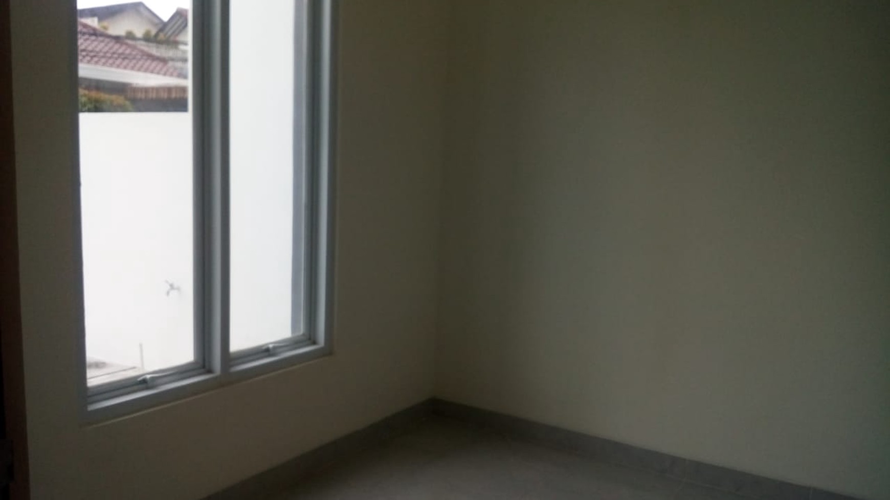 Dijual rumah baru di jakarta selatan.