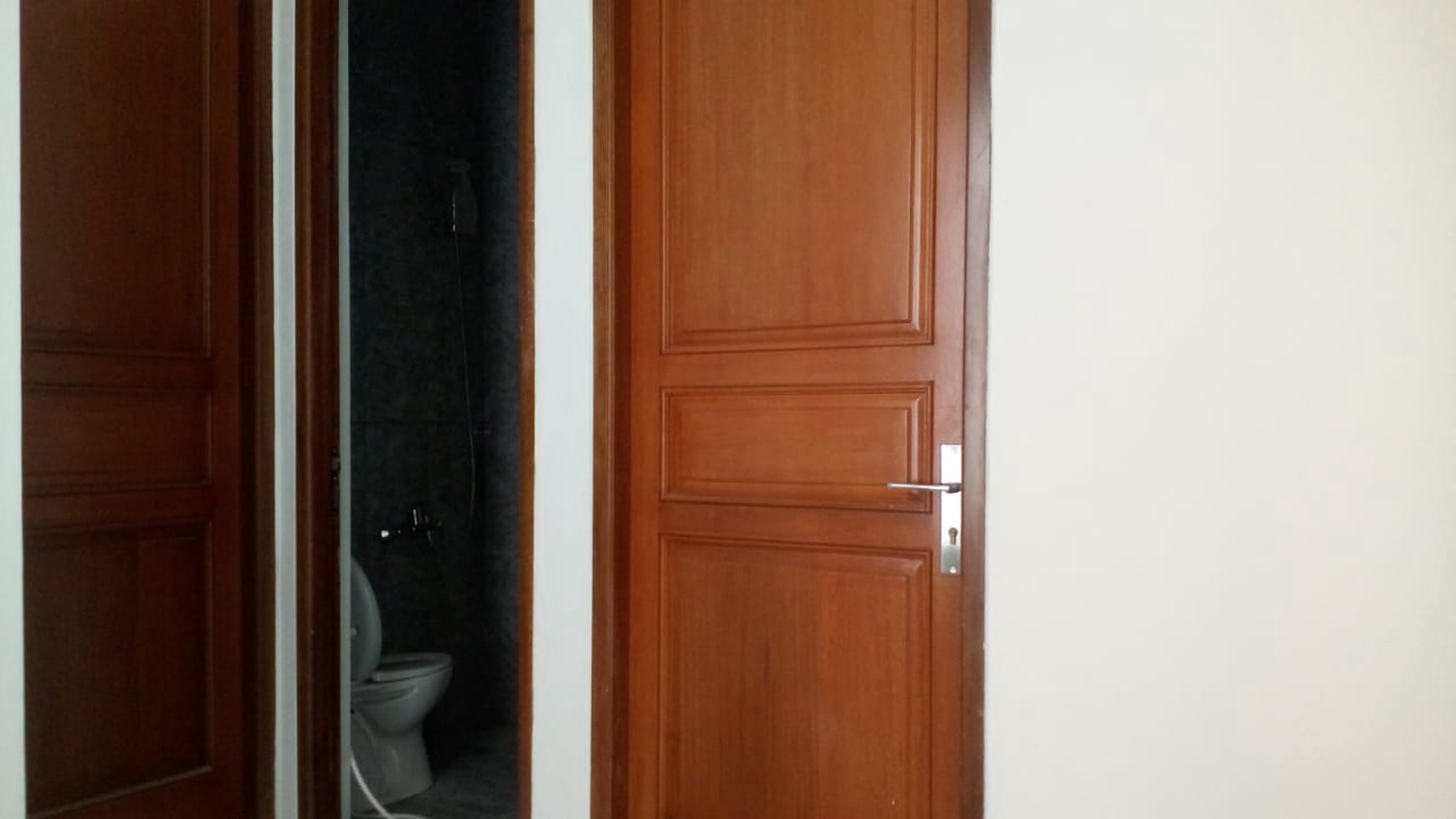 Dijual rumah baru di jakarta selatan.