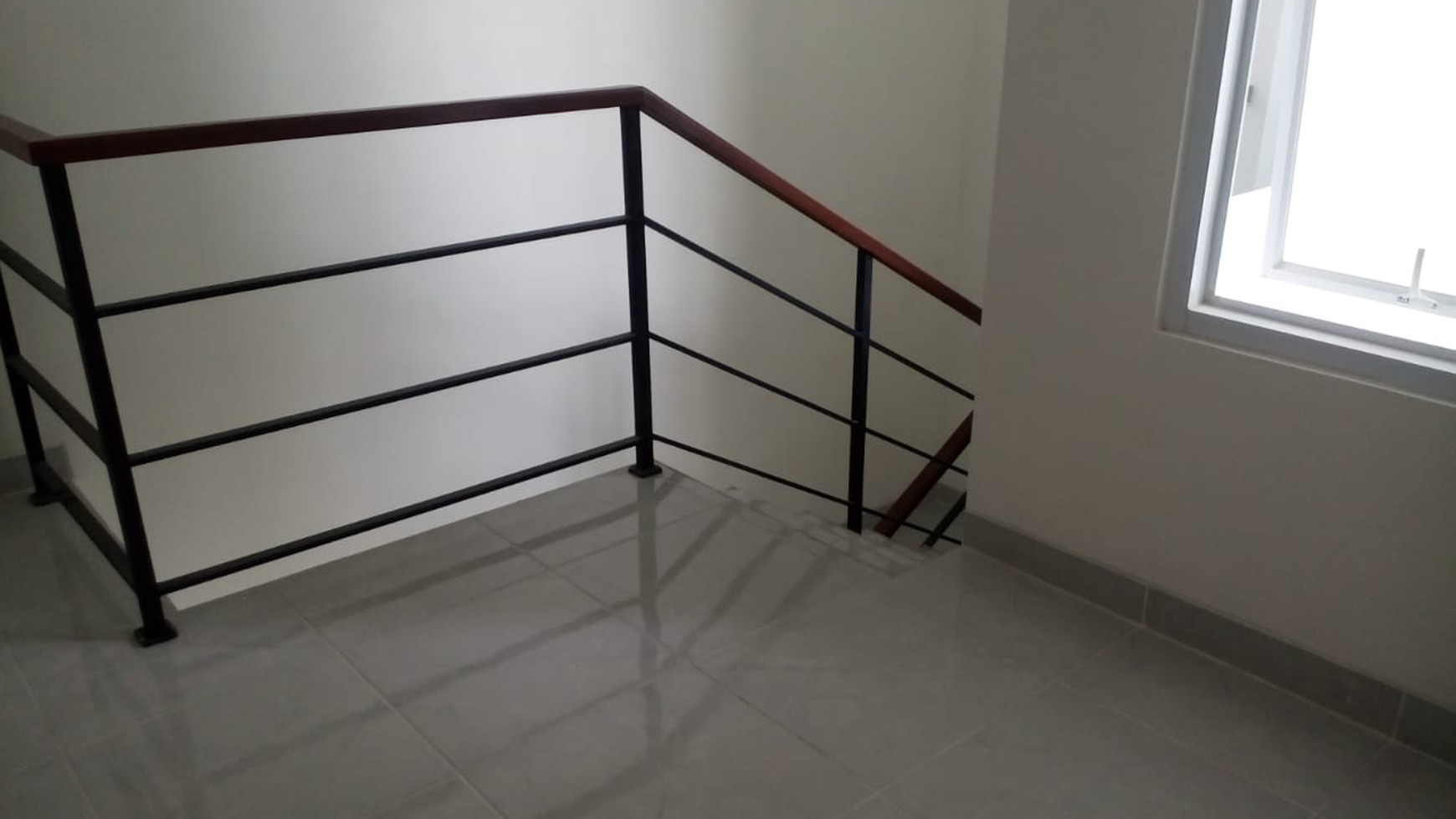 Dijual rumah baru di jakarta selatan.