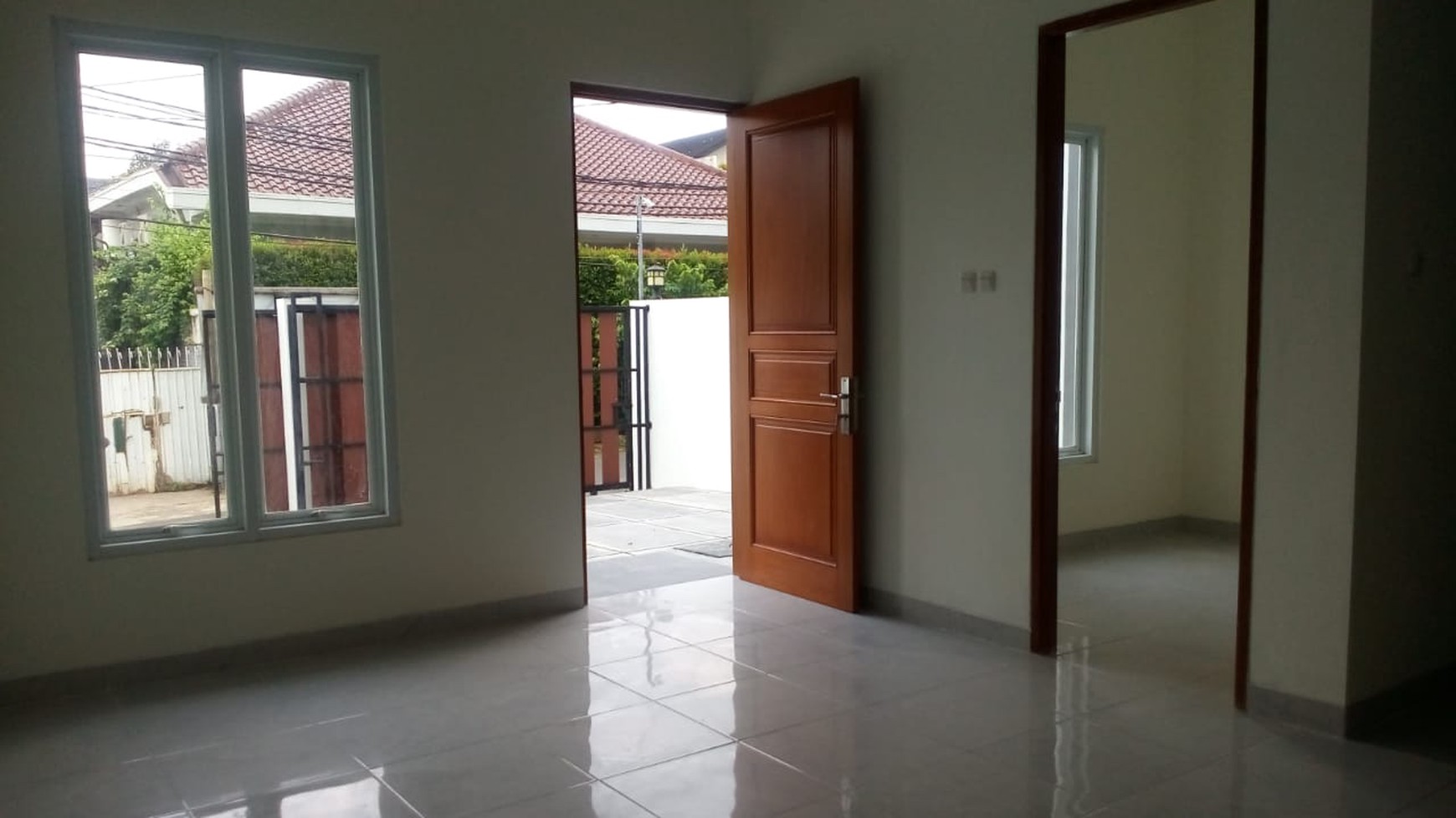 Dijual rumah baru di jakarta selatan.