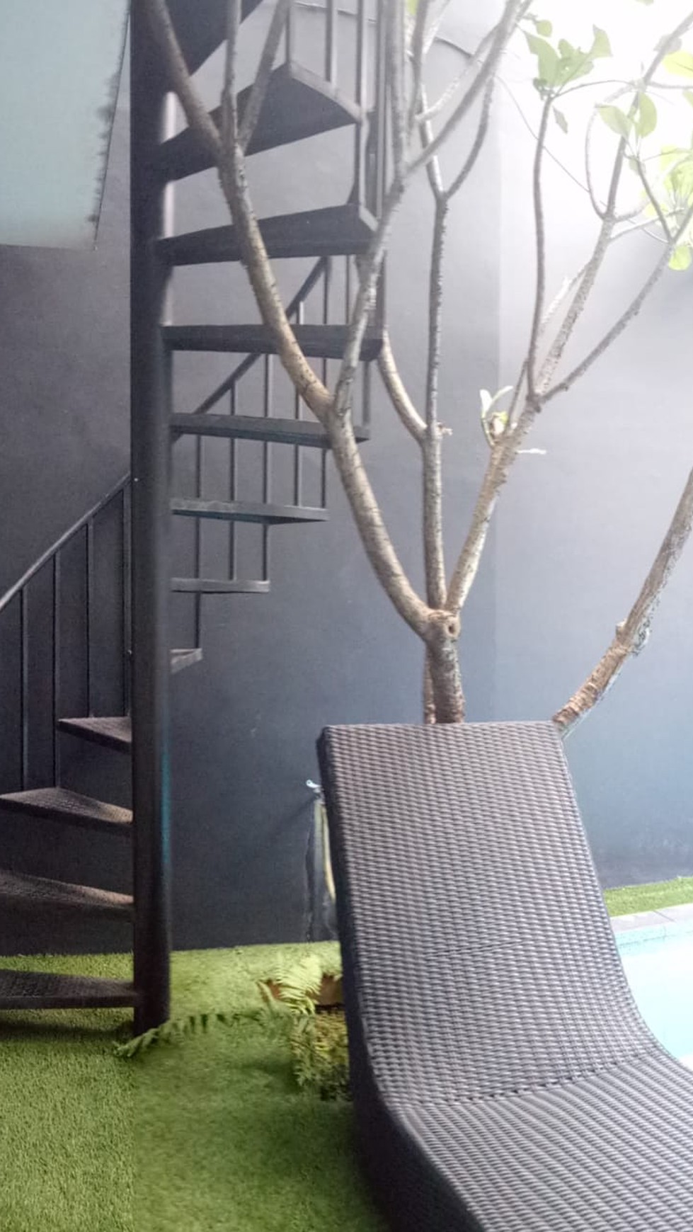 Dijual rumah bagus + kolam renang dalam cluster di bintaro sektor 2