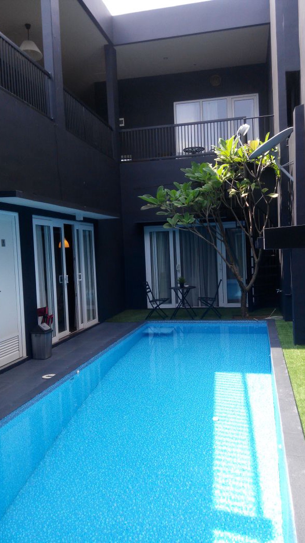 Dijual rumah bagus + kolam renang dalam cluster di bintaro sektor 2