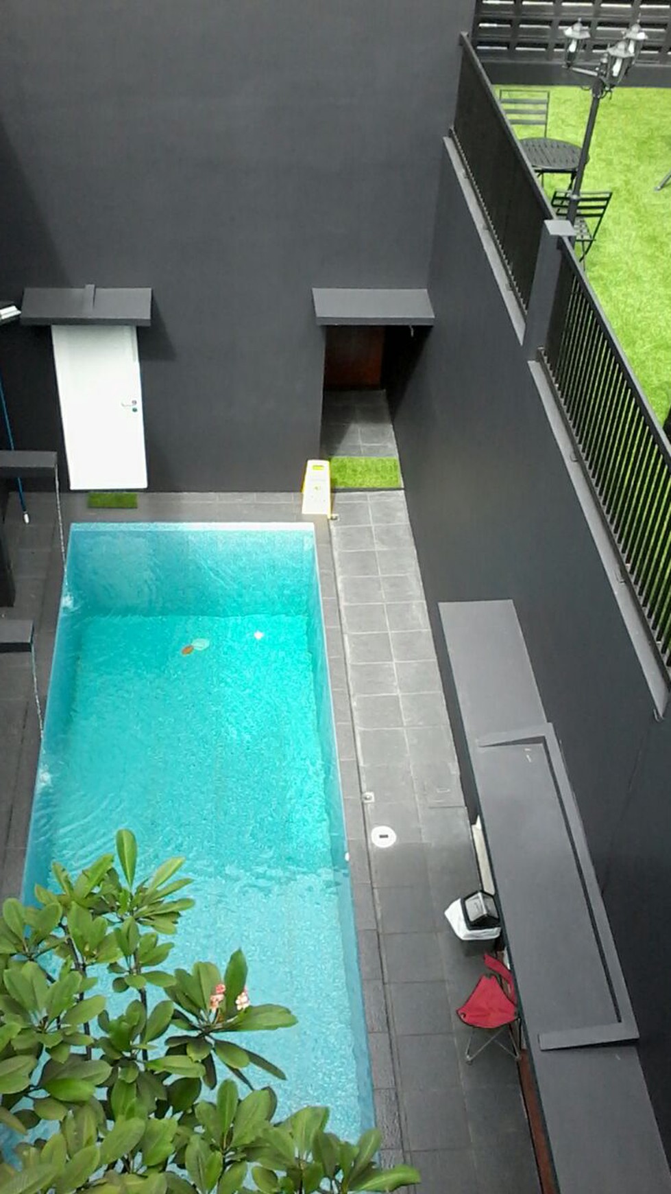 Dijual rumah bagus + kolam renang dalam cluster di bintaro sektor 2